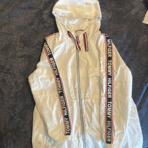 Tommy spring jacket for a woman the size is medium